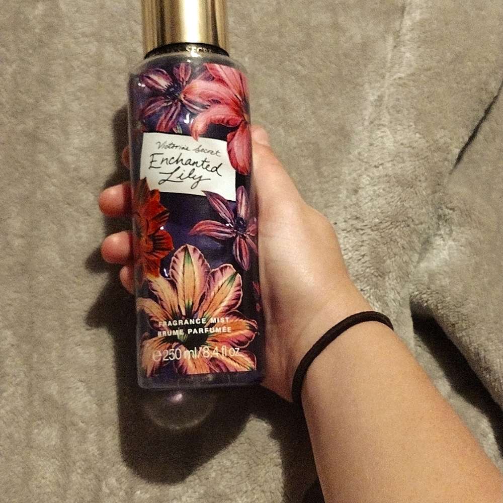 Perfume - Picture 3 of 5